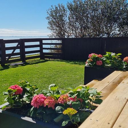 Red Rock Cottage, Beachfront Luxury Clarks Beach Exterior foto