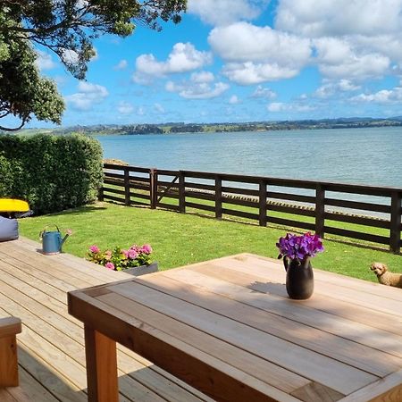 Red Rock Cottage, Beachfront Luxury Clarks Beach Exterior foto
